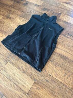 🔥 GREAT DEAL Columbia Black Fleece Full Zip Vest Men’s L Classic Outdoor Essent